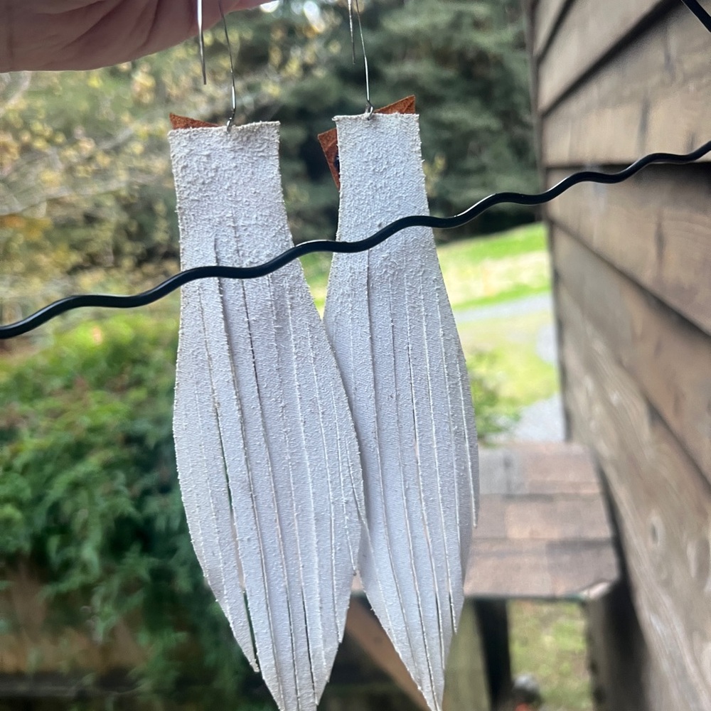 White Fringe Leather Embossed Accent Earrings Coachella Vibes NWT - Picture 8 of 8